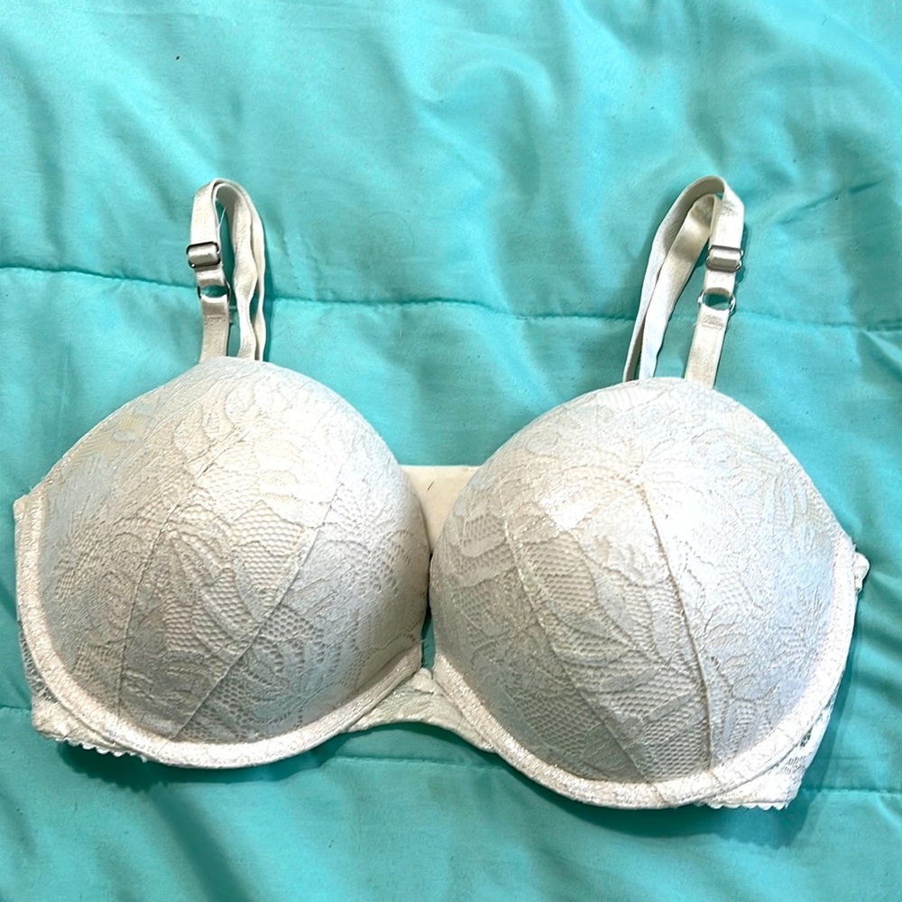 Victoria’s Secret white lace bra size size 34 DD